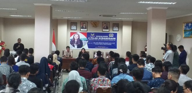 Wibi Andriano saat membawakan sambutan dalam sosialisasi 4 Pilar Kebangsaan di Manado