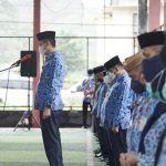 >> Bupati saat memimpin apel perdana bagi ASN Bolsel usai libur Idul Fitri dan libur memperingati Hari Kenaikan Isa Almasih.