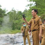 >> Walikota Caroll Senduk, meninjau lokasi Wisata Air Panas Belerang Lahendong.