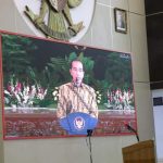 >> Presiden Joko Widodo saat memimpin rapat secara virtual.