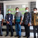 >> Kabid Pelayanan Kesehatan Dinkes Bolmong Wiyono, bersama Komisi III DPRD Minut.
