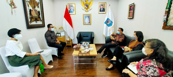 >> Walikota Caroll Senduk, saat melakukan konsultasi ke Kemendagri.