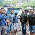 >> Tersangka usai diamankan di kawasan Terminal Paal Dua, Senin (17/05) sore.