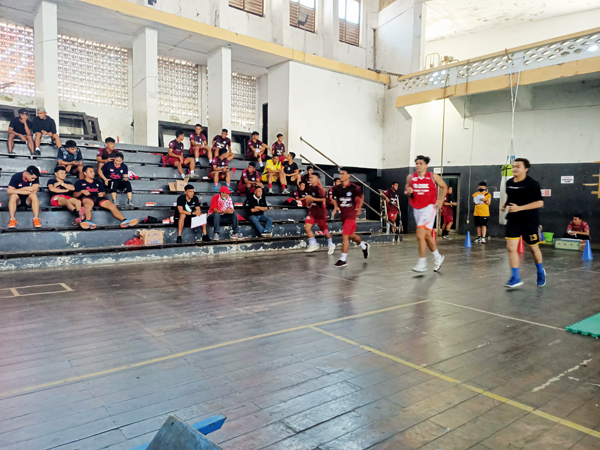 >> Suasana tes fisik atlet persiapan PON XX Papua tahap kedua.