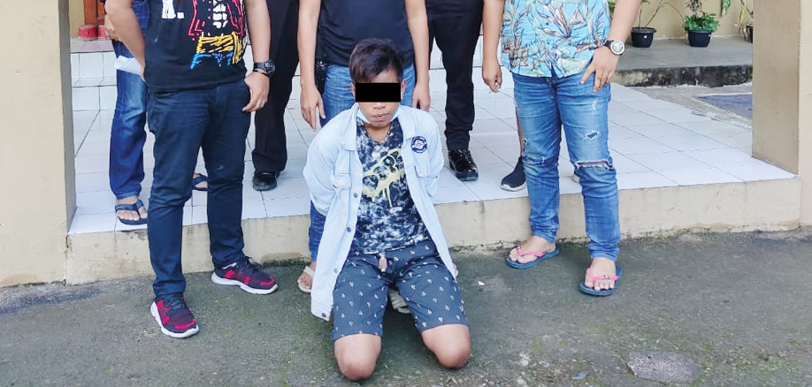 >> RS alias Randi usai diamankan polisi.