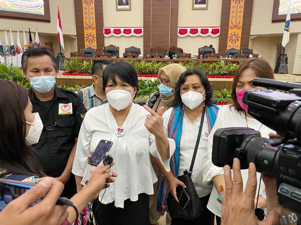 >> Aktifis GPS saat mendatangi kantor DPRD Sulut, beberapa waktu lalu.