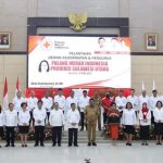 >> JK bersama Gubernur Olly dan Ketua DPRD Sulut serta para pejabat usai pelantikan PMI Sulut.