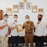 >> Jajaran Aprindo Sulut usai melakukan rapat koordinasi dengan Dinas PMPTSP Kota Manado, Selasa (15/6) siang.