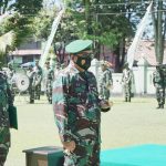 >> Bitung Maurits Mantiri berpakaian ala tentara saat menjadi inspektur upacara pembukaan TMMD ke-111.