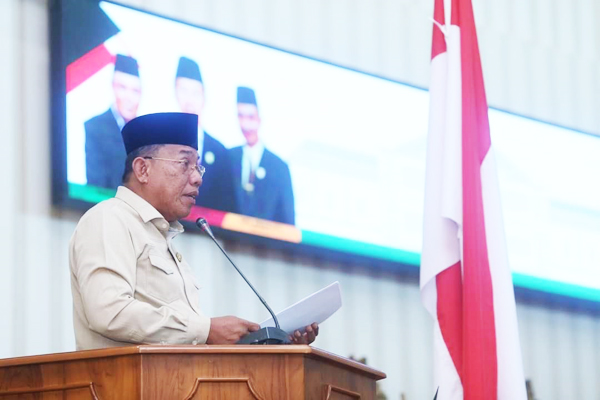 >> Bupati menyampaian pertanggungjawaban APBD di hadapan pimpinan dan anggota DPRD Bolmut, kemarin.