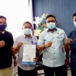 >> Foto bersama usai rapat diruang Wakil Bupati Moktar Arunde Parapaga.