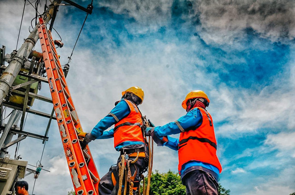 >> PLN menyiagakan 11.821 personil di beberapa wilayah yang mengalami peningkatan kasus positif Covid-19.