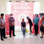 >> Kegiatan vaksinasi bagi masyarakat umum yang diadakan TP-PKK Bitung.