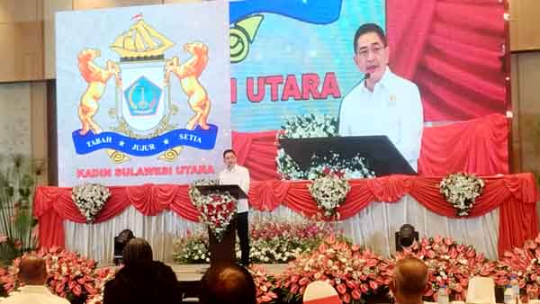 >> Calon Ketua Umum Kadin, Arsjad Rasjid saat menyampaikan visi dan misinya kepada perwakilan Kadin daerah di Hotel Luwansa Manado, Sabtu 12/6 malam.