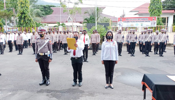 >> Pembacaan Deklarasi Anti Narkoba oleh para perwakilan peserta.