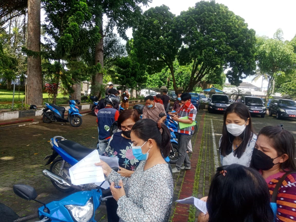 >> Pemeriksaan kendaraan dinas.