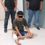 >> Tersangka dilumpuhkan karena mencoba kabur saat pencarian barang bukti.