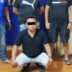 >> Tersangka usai diamankan.