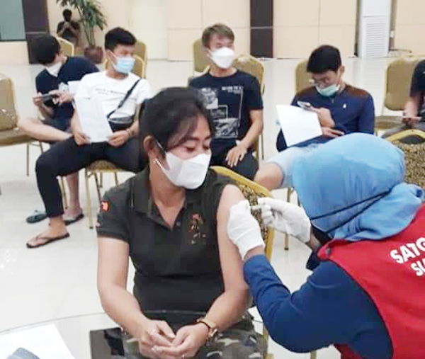 >> KONI Sulut memfasilitasi program vaksinasi yang diikuti atlet Pelatda tanpa kehadiran atlet Cabor Bermotor.
