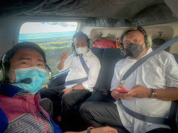 >> Ketua FPDIP bersama Menteri Investasi BKPM dan Gubernur Olly saat meninjau KEK Bitung dari atas udara.