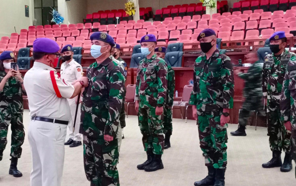 >> Kaloh saat melangik Wadnmenwa dan jajaran pengurus, Sabtu (19/6/2021).