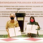 Kepala Dinas Koperasi UKM Sulut, Ronald Sorongan (kiri) dan Kepala BPJS Ketenagakerjaan Manado, Mintje Wattu usai menandatangani kerjasama, di Hotel Luwansa, Selasa (7/9) siang.
