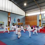 Tim Karate Pelatda PON Sulut saat berlatih bersama dengan Karateka PON Sulsel di Makassar.