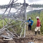baeb7113-4e84-4dce-a169-6adc9edb3f23 Salah satu tower transmisi PLN di jalur Poso-Sidera yang roboh akibat curah hujan yang tinggi.