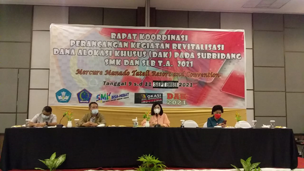 Mamangkey menutup kegiatan Rakor Dinas Dikda Sulut.