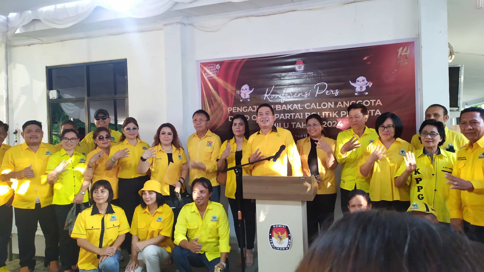 Partai Golkar Minahasa Utara saat mendaftarkan bakal Caleg di KPU.