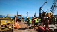 Menjelang HUT RI ke-81 Bentangkan Kabel Laut 1,95 KMS, PLN Nyalakan Listrik Perdana di Pulau Dudepo dan Tuntaskan 100 Persen Rasio Desa Berlistrik Provinsi Gorontalo
